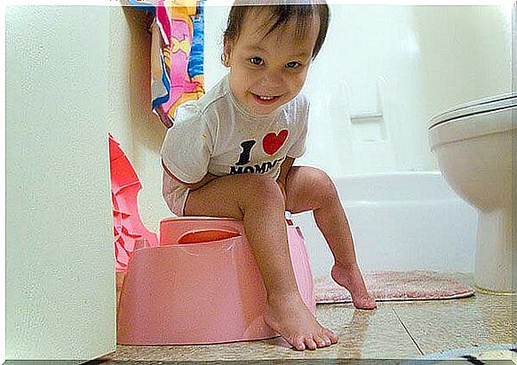 How to teach children to use the toilet and leave the diaper?