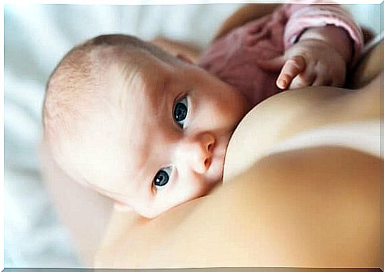 What to do if the baby chokes on milk?