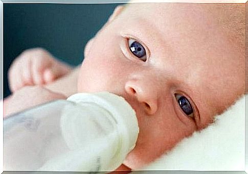 baby with the bottle, right time to give water to the baby